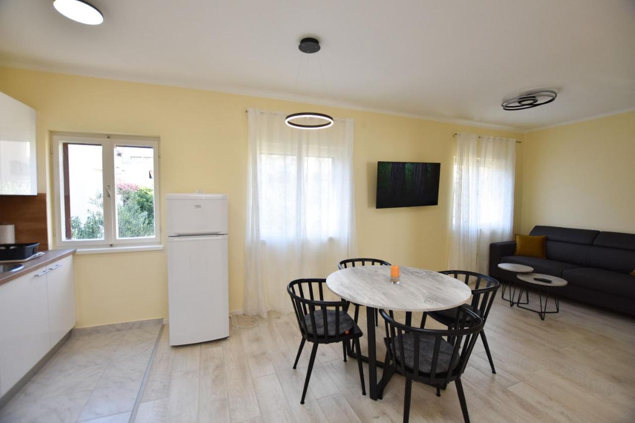 Apartment Ruzica Primosten Bagian luar foto